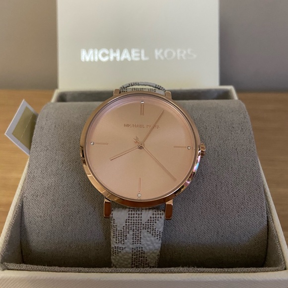 MK Watch - Picture 1 of 2